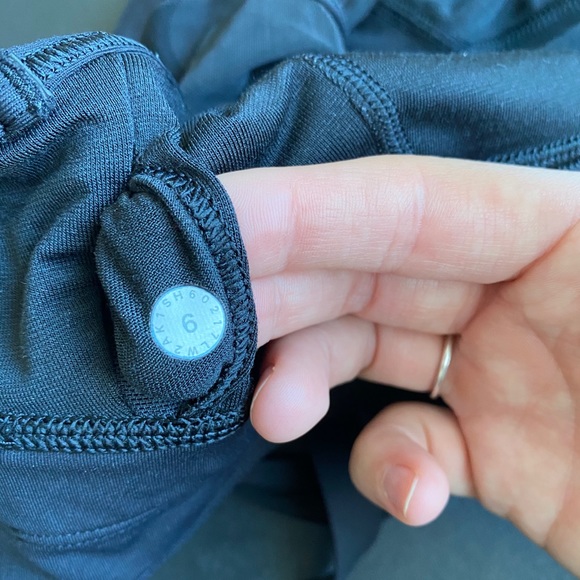 lulu high neck mesh sports bra - Picture 3 of 3